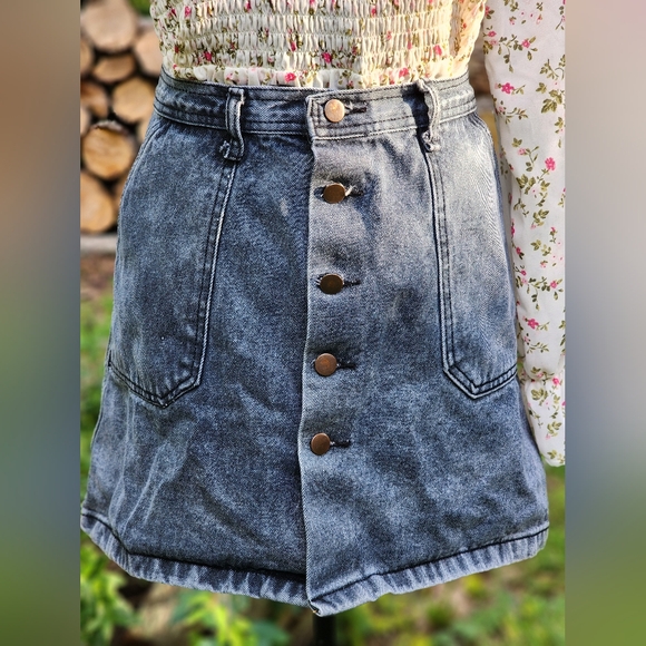 Short Blue Jean Button Up Denim Skirt With Pockets - Picture 3 of 5